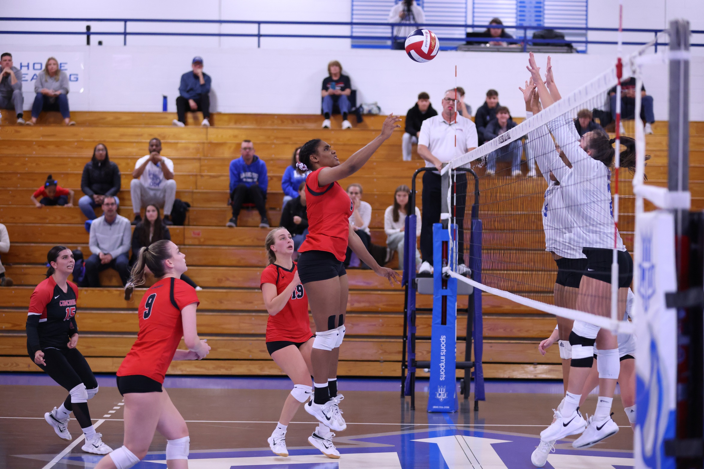 Volleyball drops road contest at Aquinas