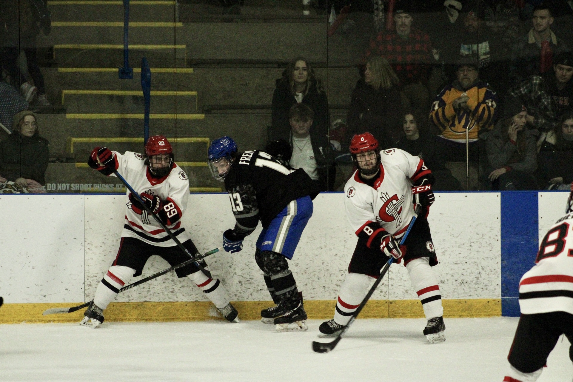Men's Hockey opens season with big win over Oakland