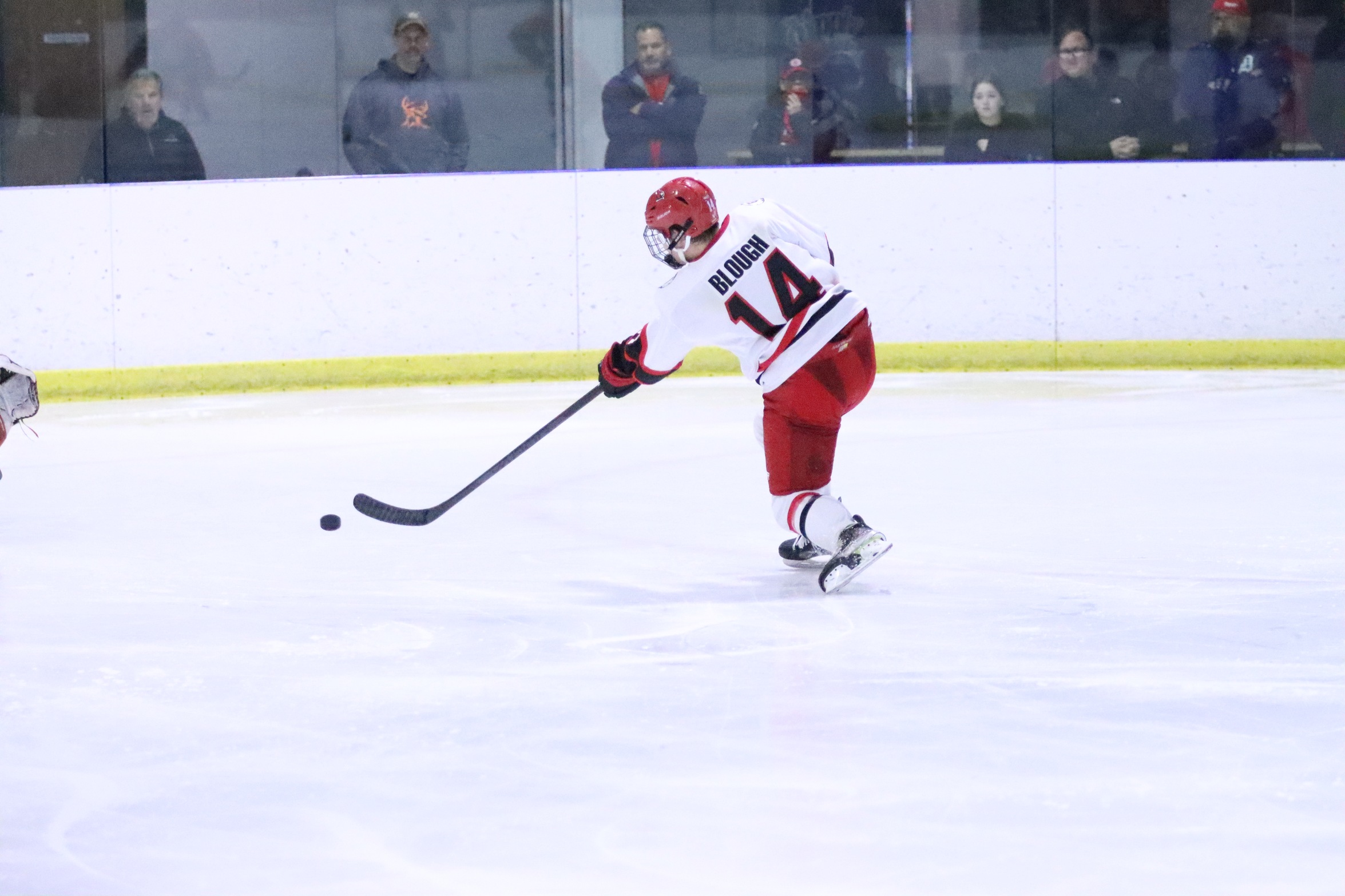 Men's Hockey uses 4 straight goals to defeat #17 Grand Valley State