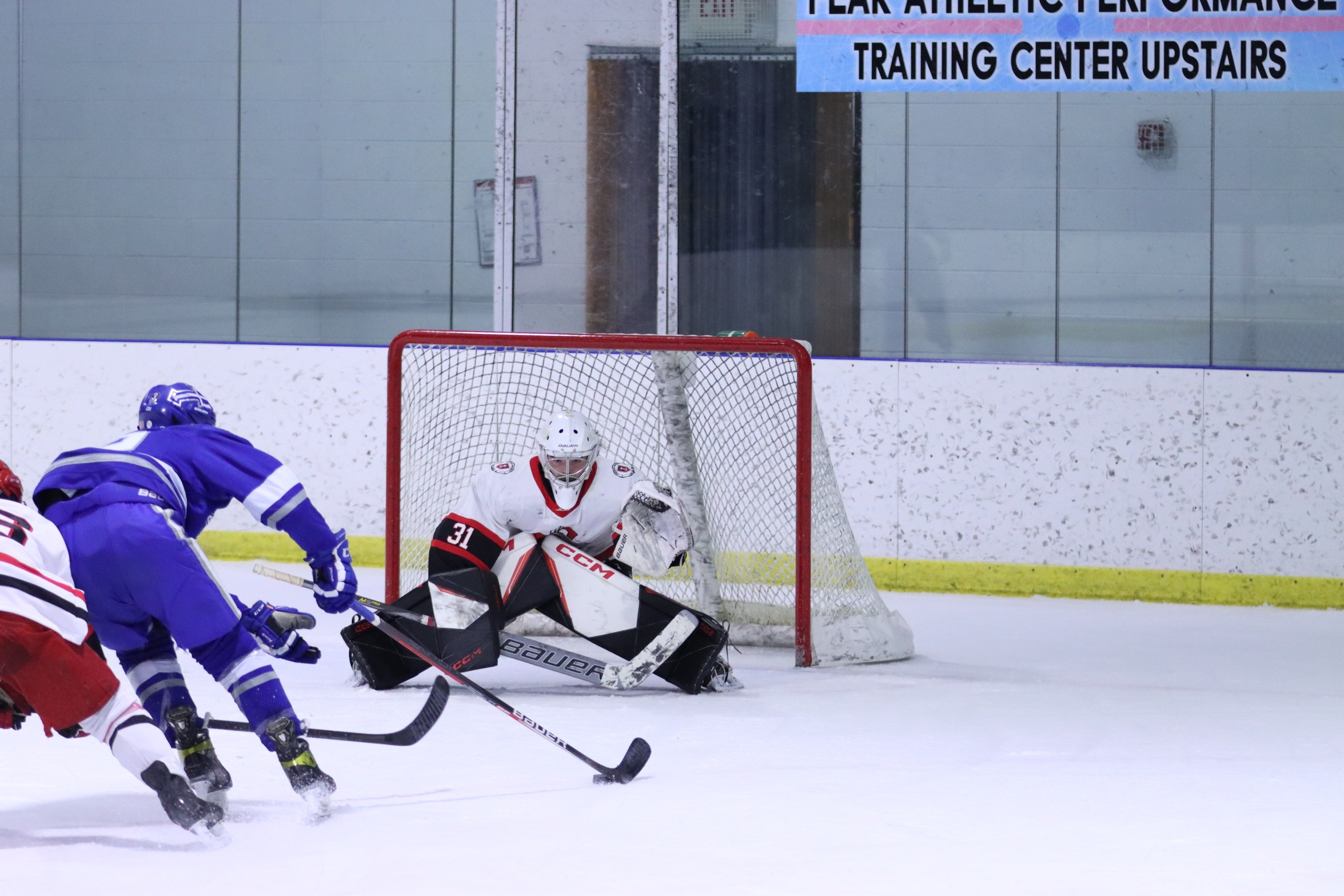 Men's Hockey scores final minute goal to defeat Aquinas