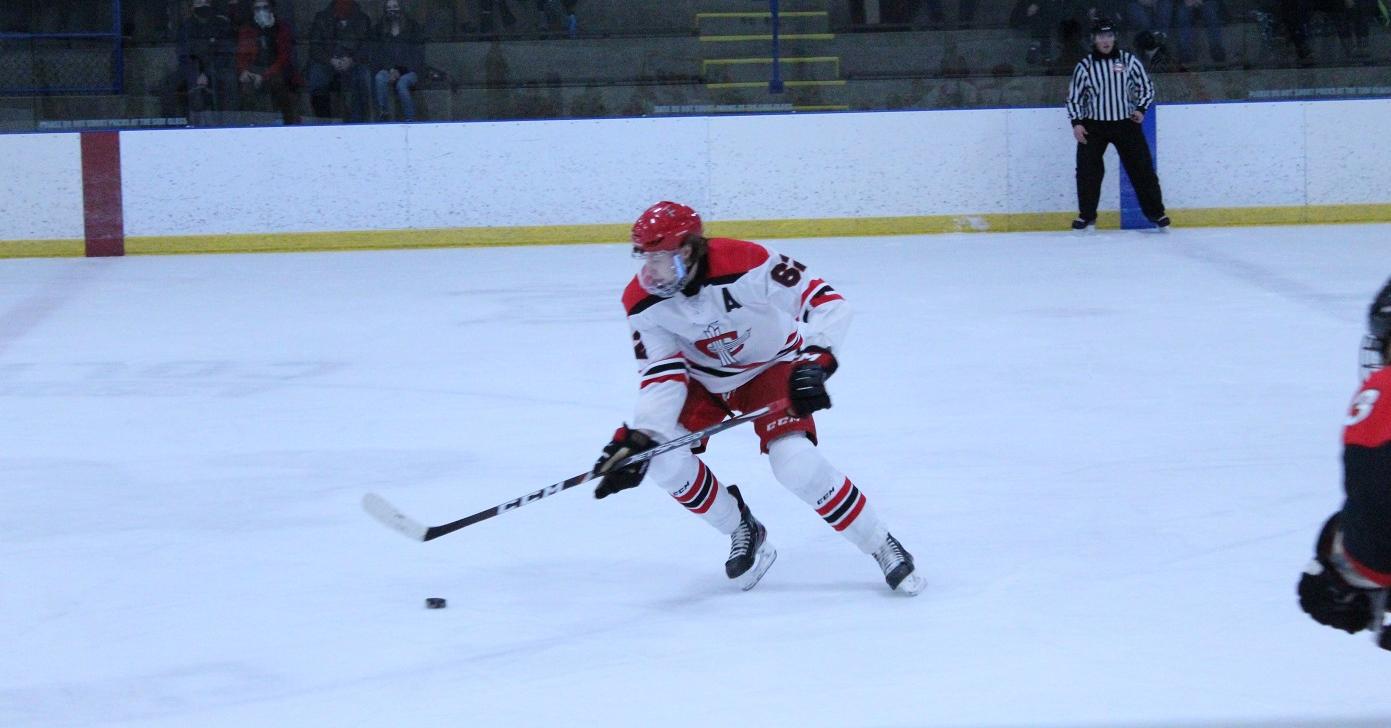 Men's hockey defeats Rochester 4-3 in WHAC opener