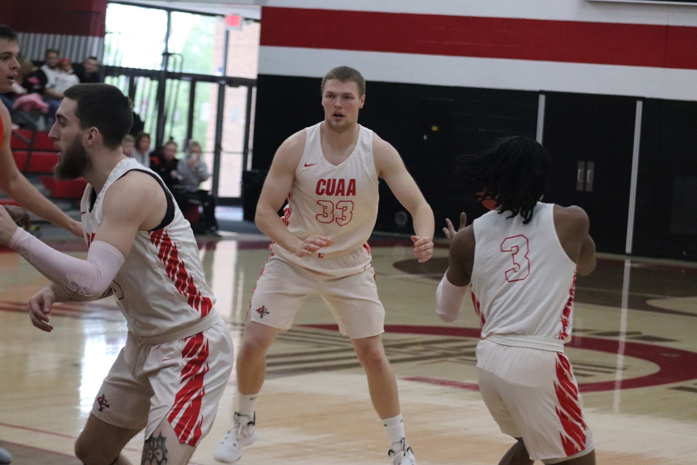 Men's Basketball falls on late Madonna rally