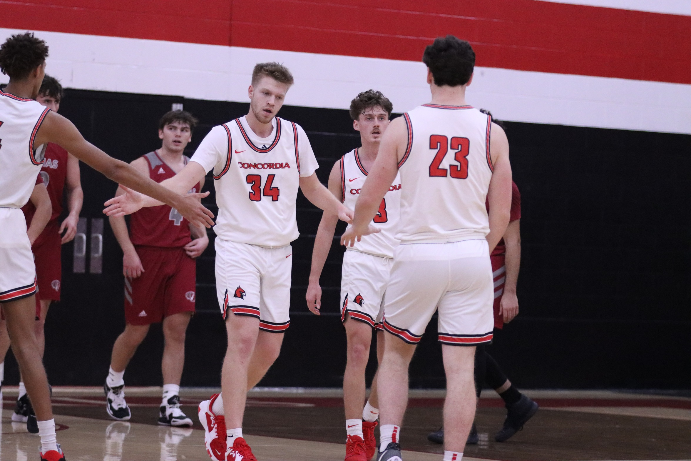 Men's Basketball Outlasts Aquinas 69-63