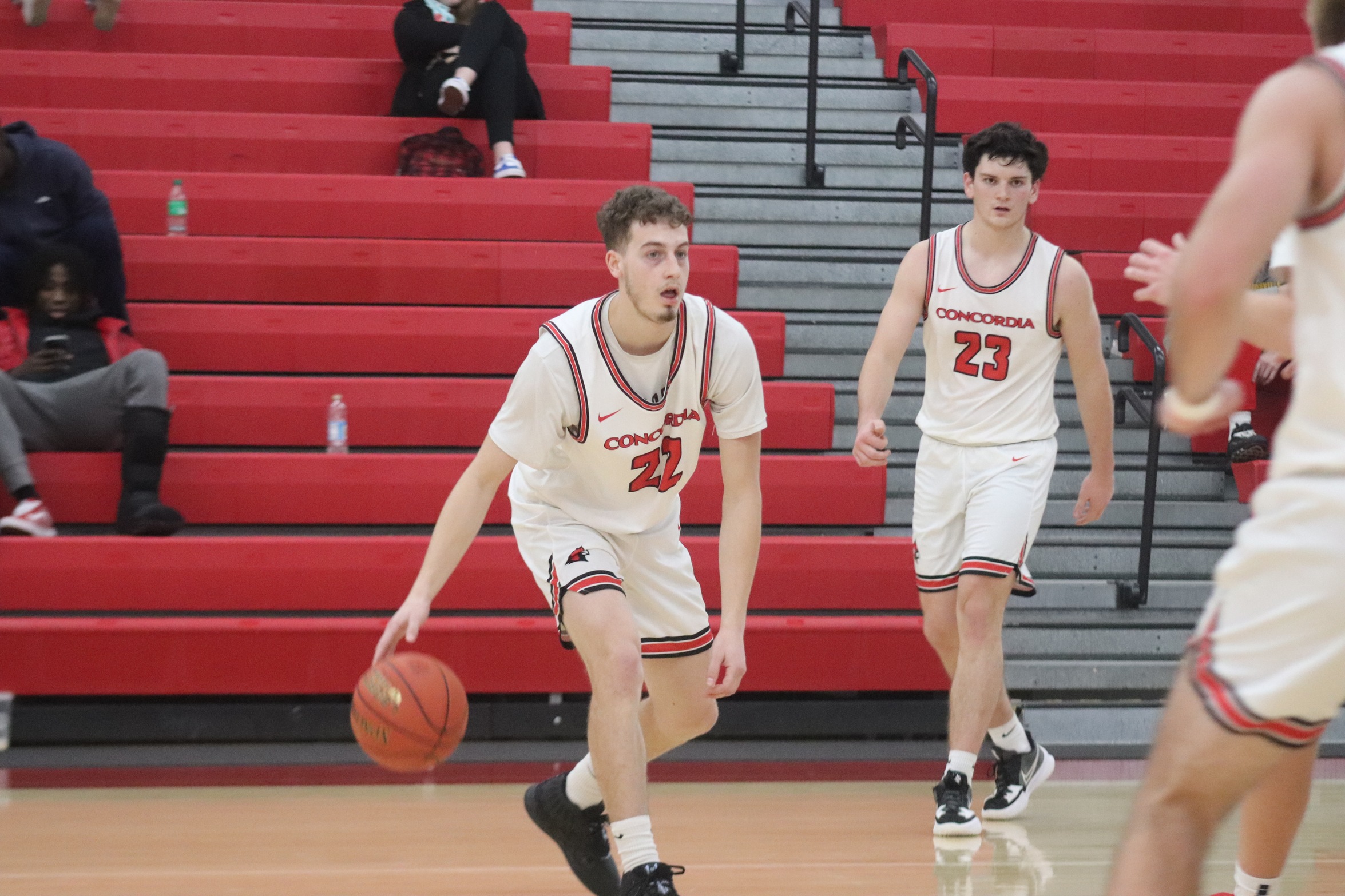 Men's Basketball outlasts Aquinas for 76-68 win