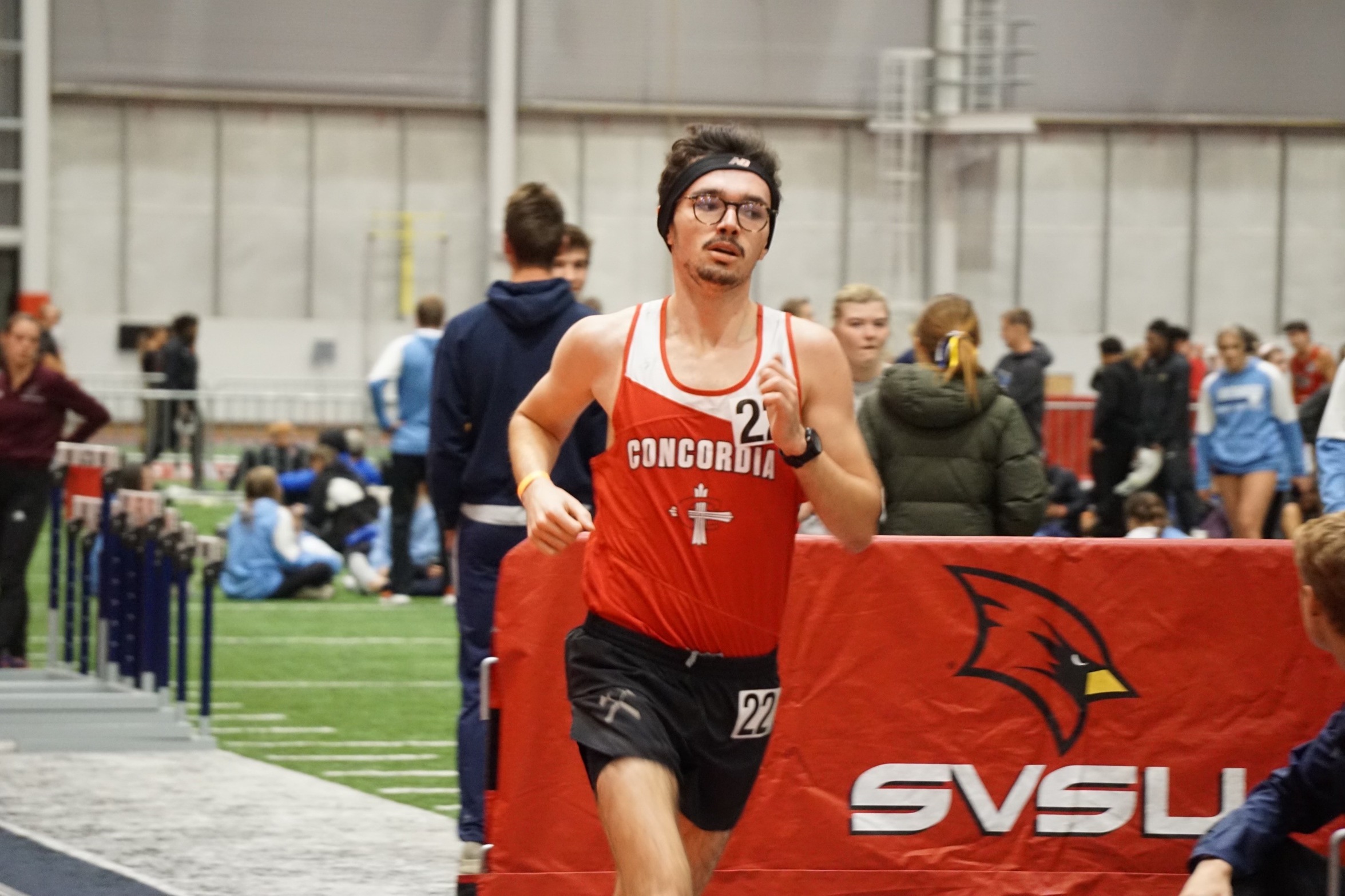 Men's Track and Field sets PRs at SVSU Classic