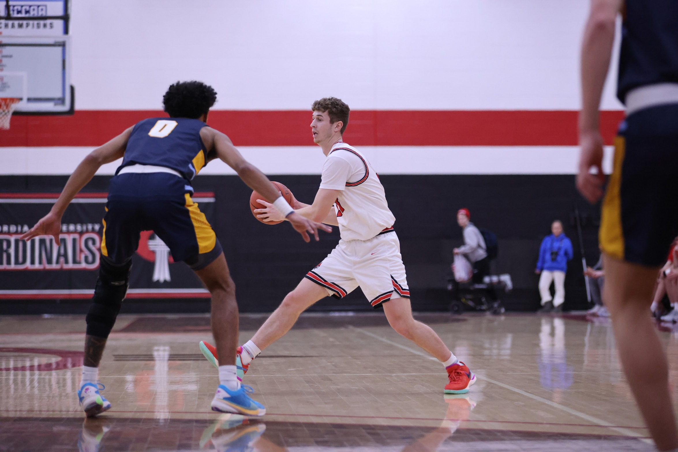 Men's Basketball downed by Rochester, 67-58