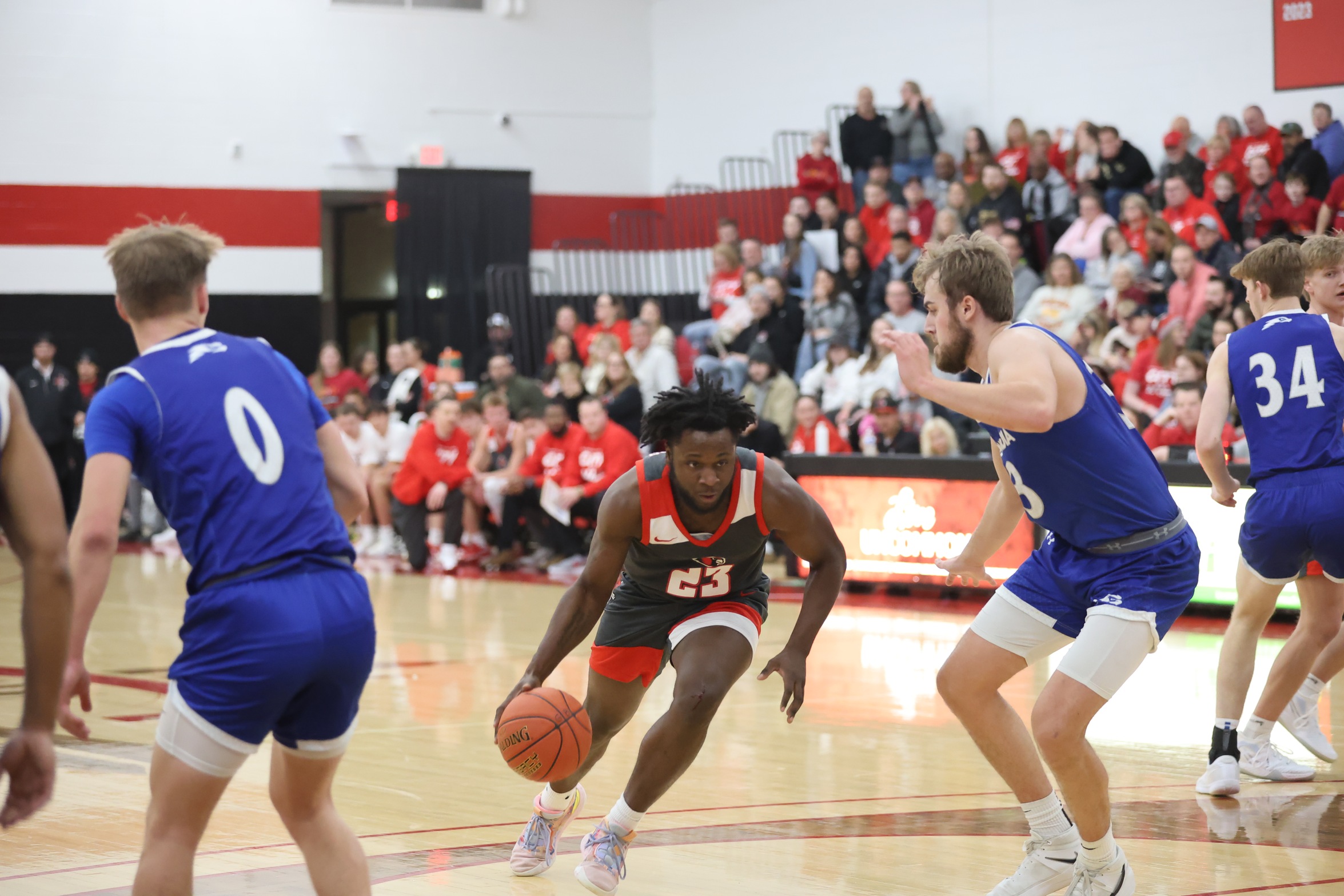 Men's Basketball falls after second half rally by Aquinas