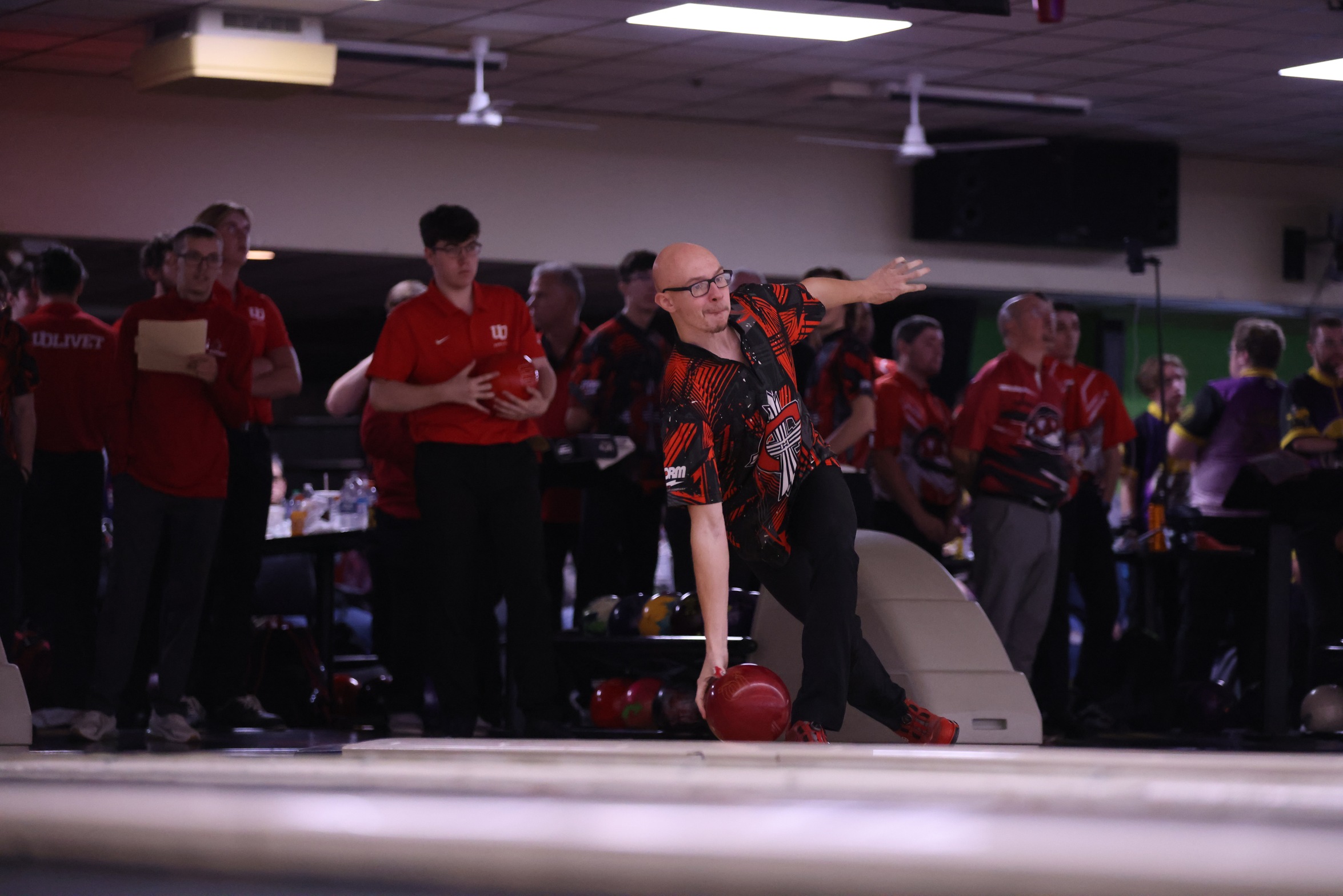 Men's Bowling places 6th and 4th at the American Heartland Tournaments
