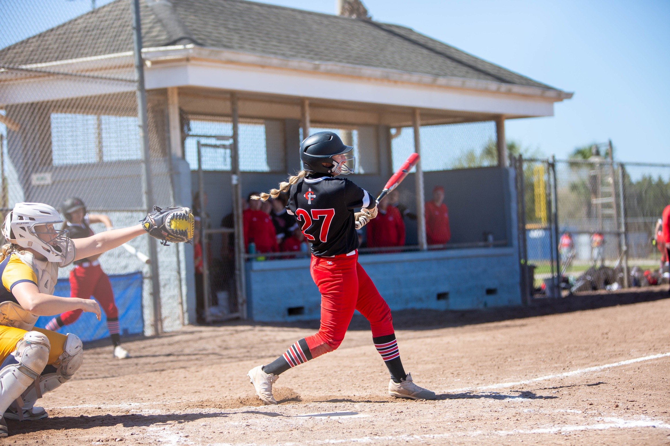 Softball drops doubleheader to Indiana Tech