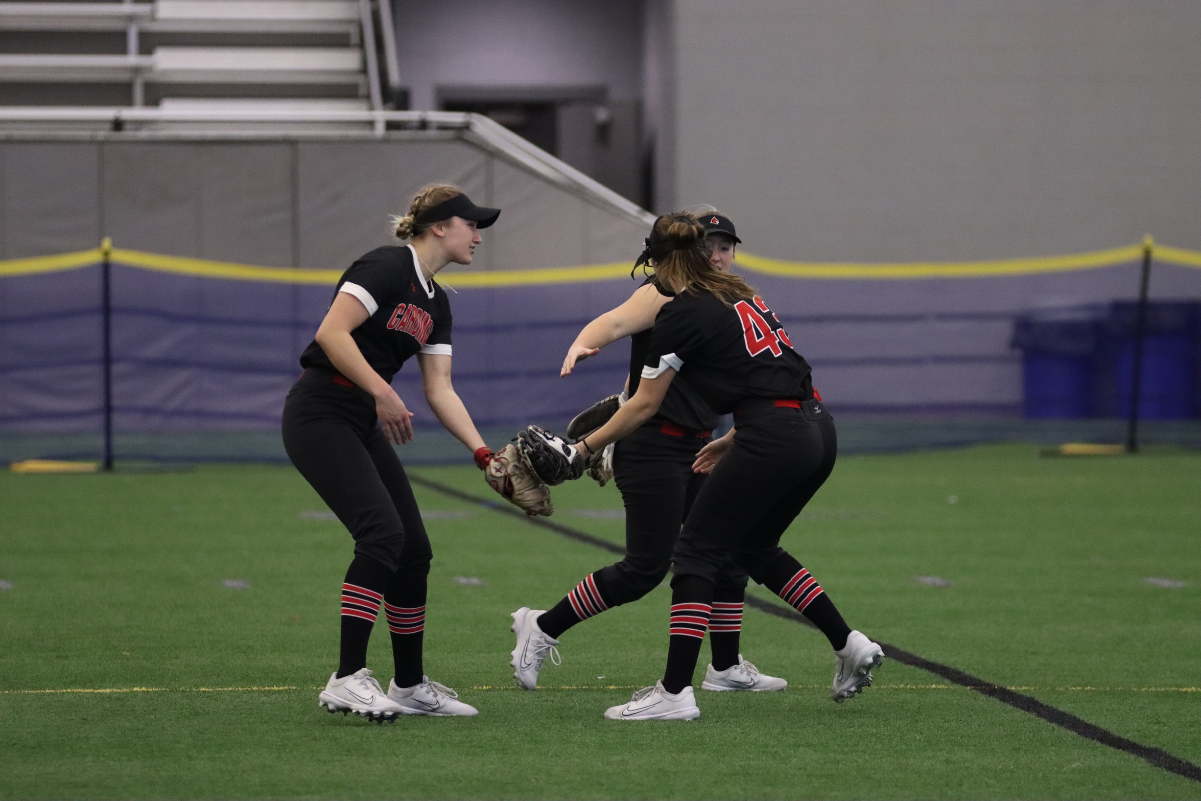 Softball picks up 2 wins on Day 1 of Spring Break Trip