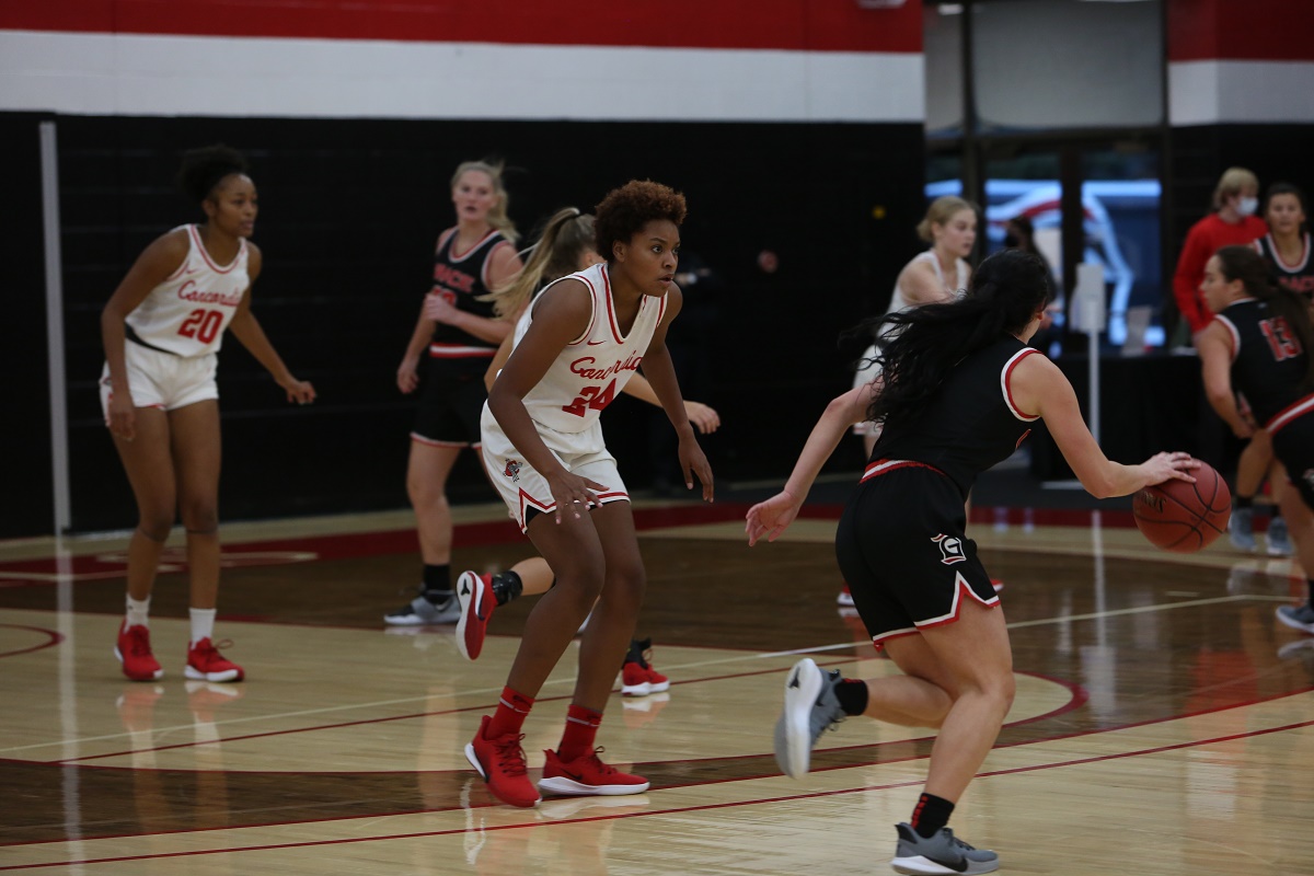 Women's basketball falls short to Grace in home opener, 69-60