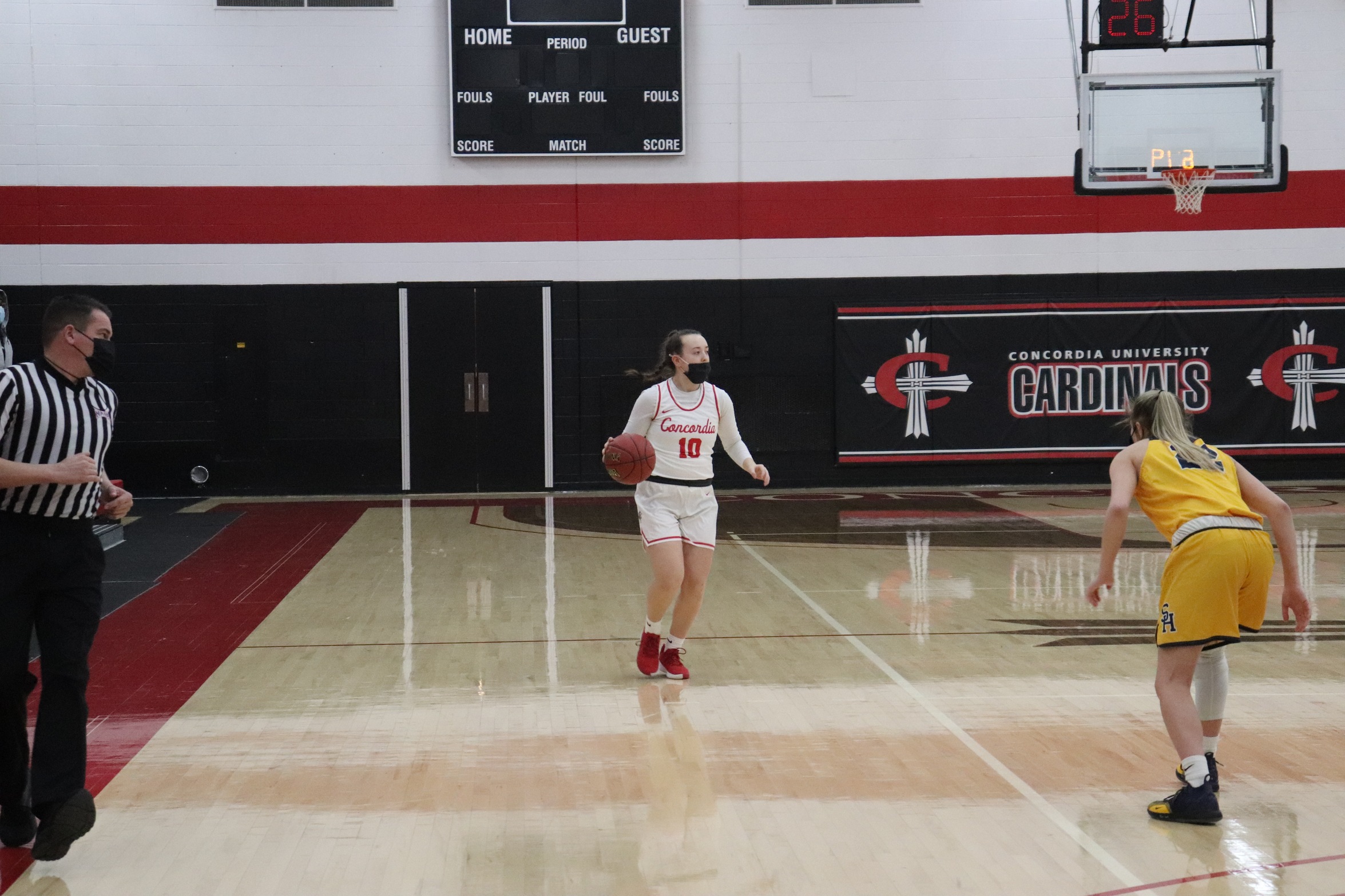 Women's Basketball stifles Spring Arbor 70-37 in season opener