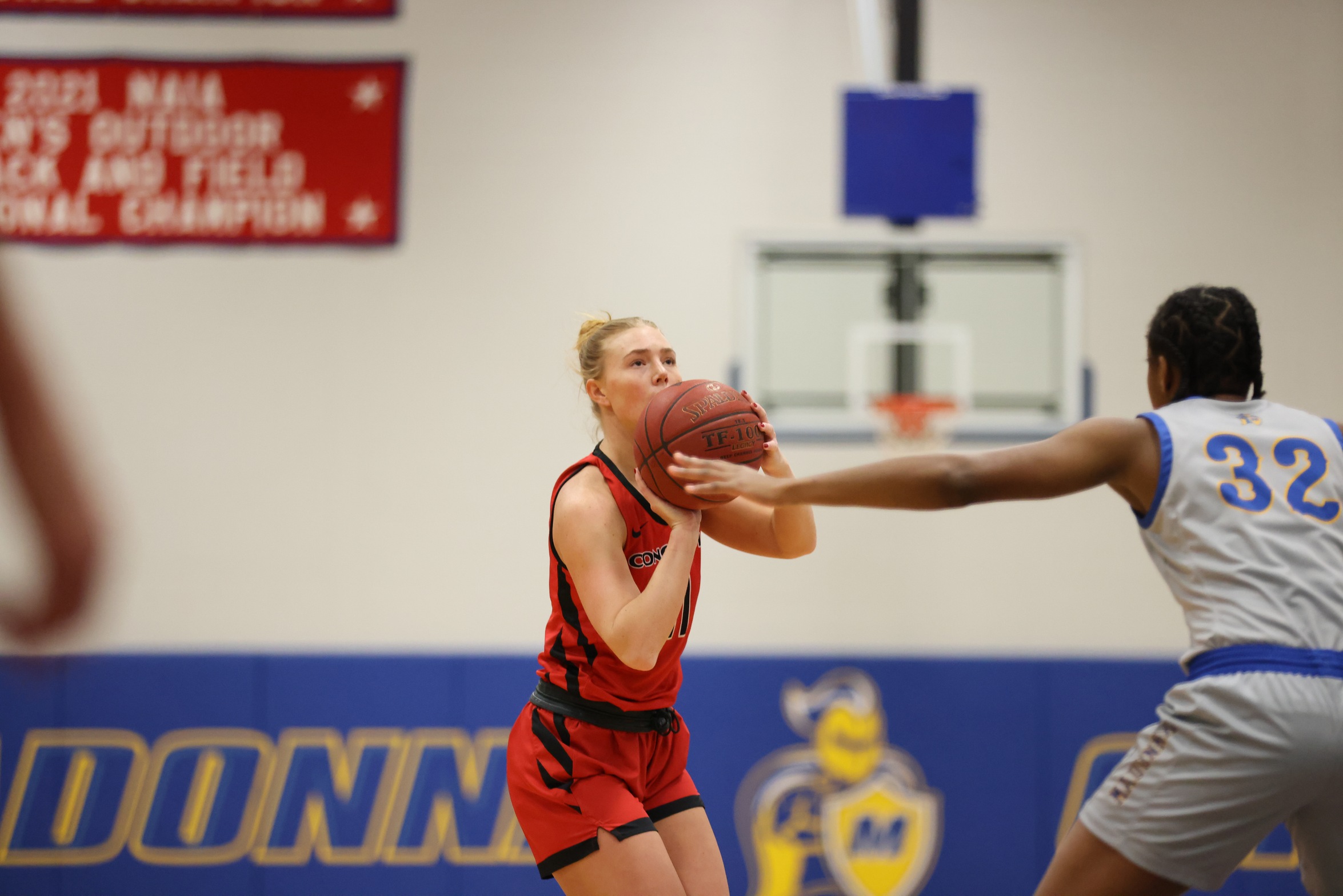 Women's Basketball Outlast Aquinas 71-67