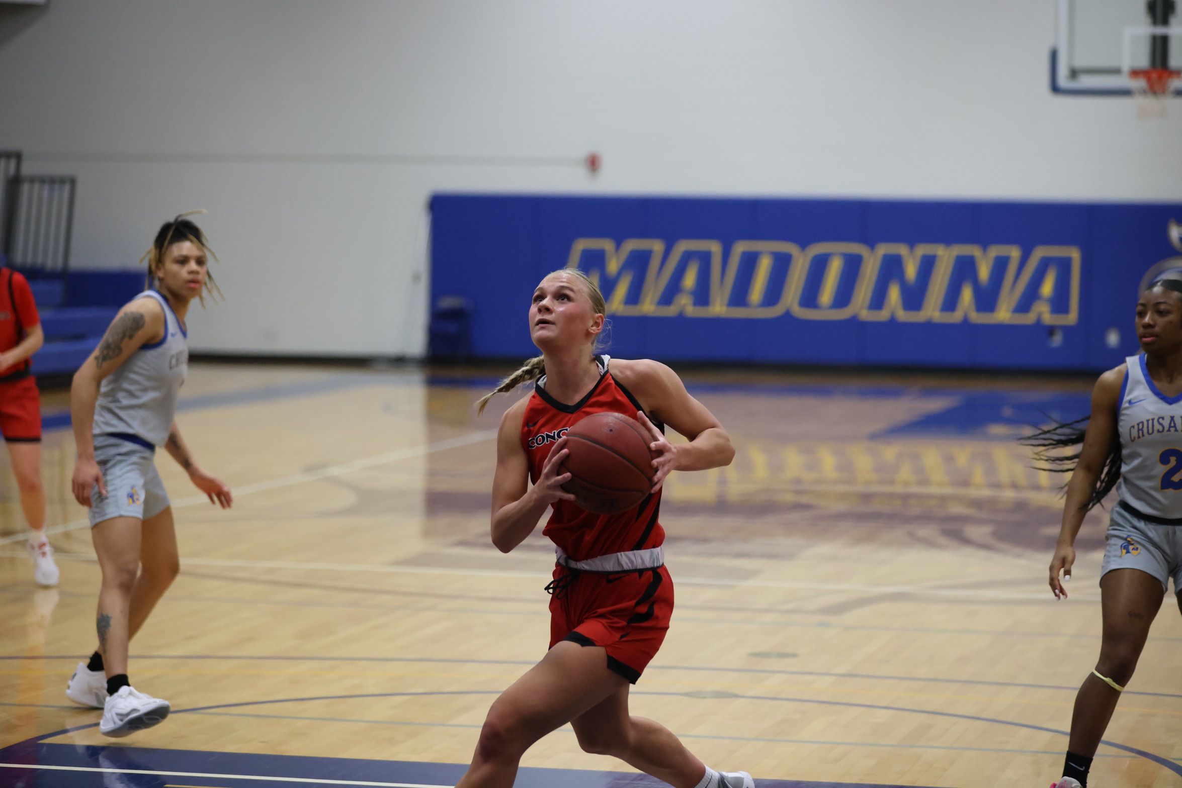 Women's Basketball outlasts Madonna, 63-49
