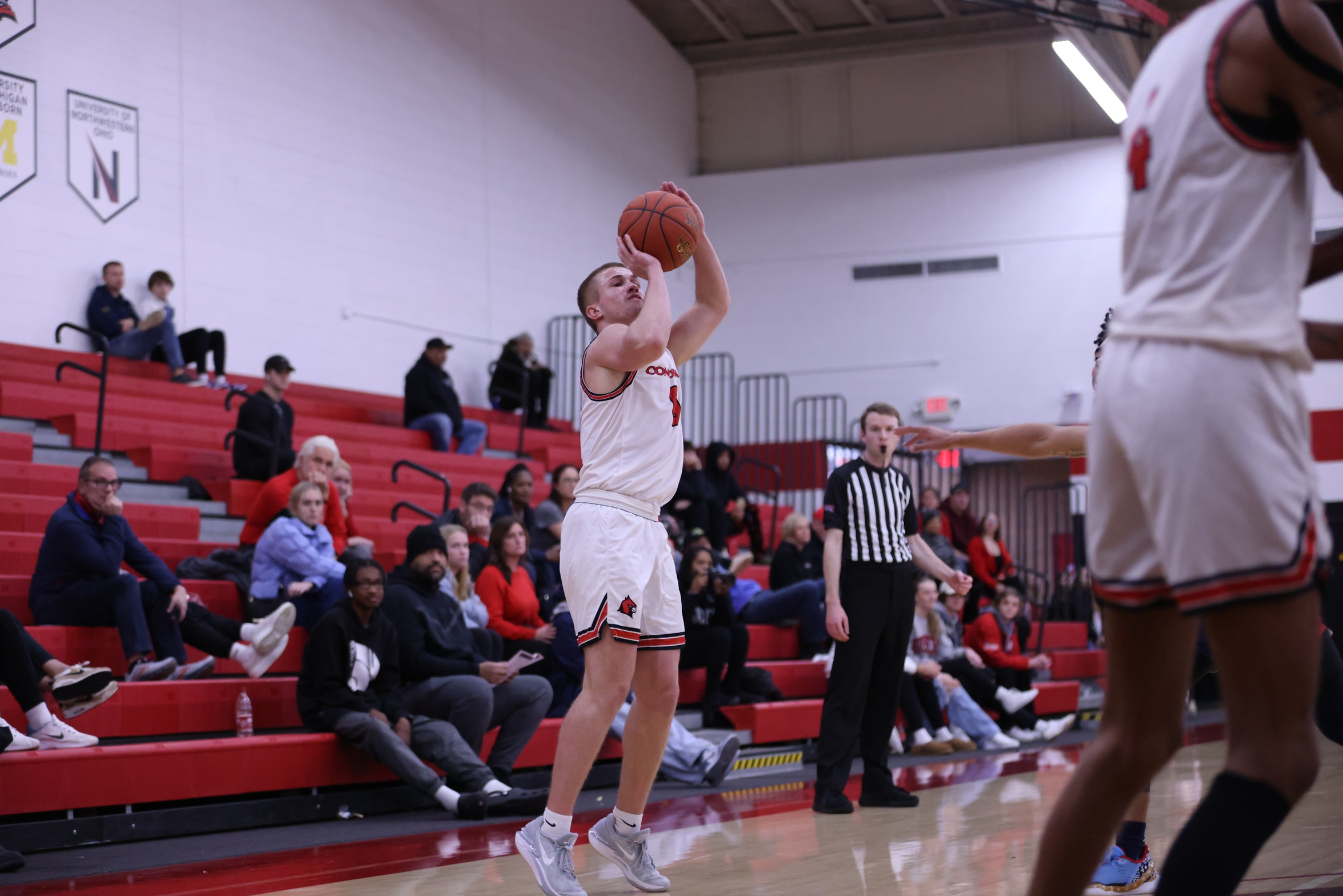 Men's Basketball falls at Aquinas