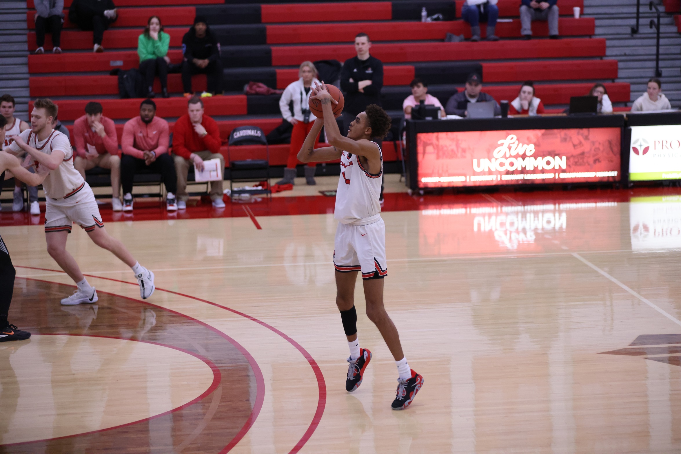 Men's Basketball falls to Indiana Tech