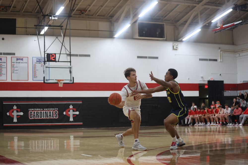 Men's Basketball falls to late UM-Dearborn rally in WHAC opener