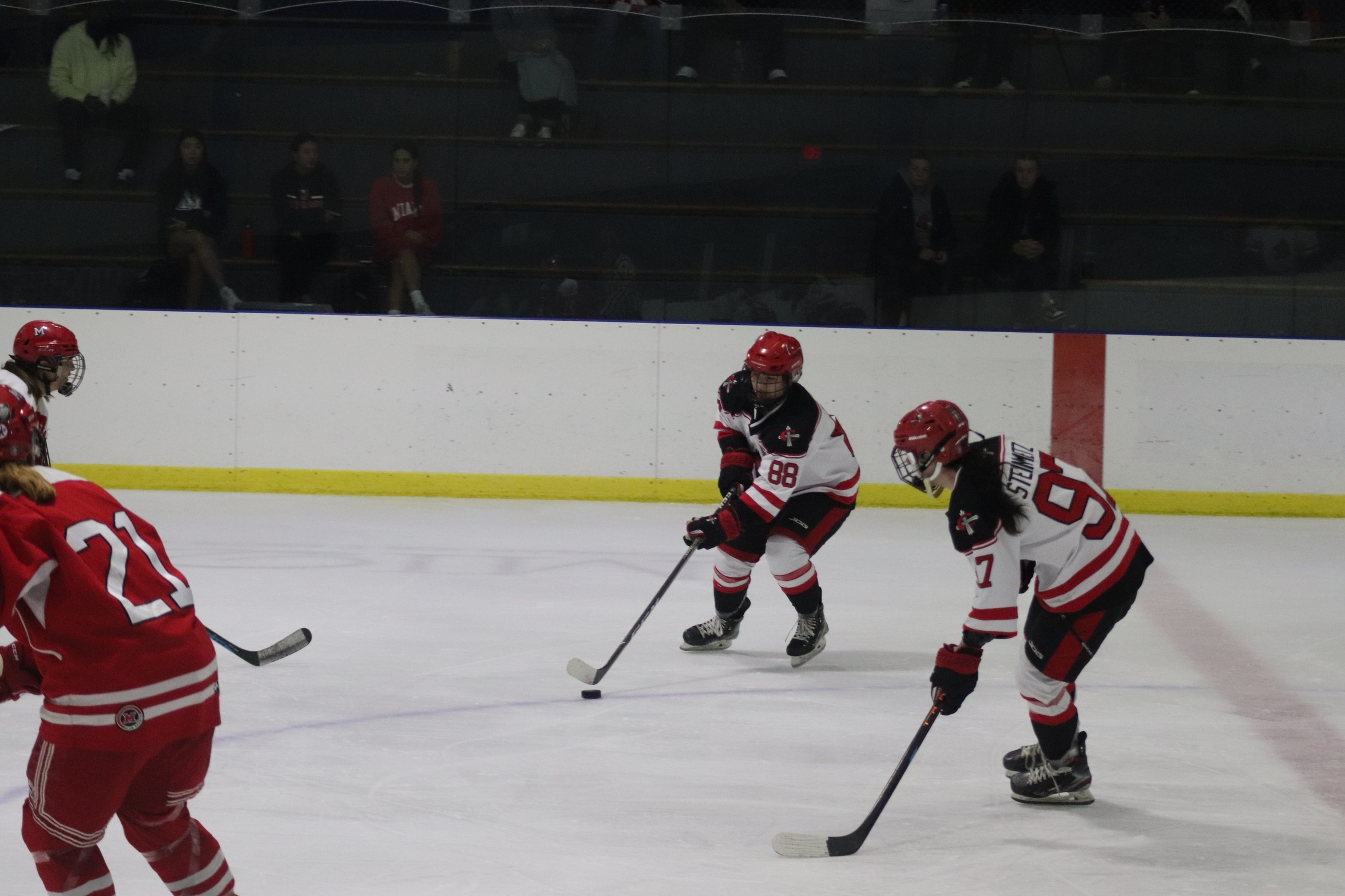 Women's Hockey drops season opener against Miami (OH)