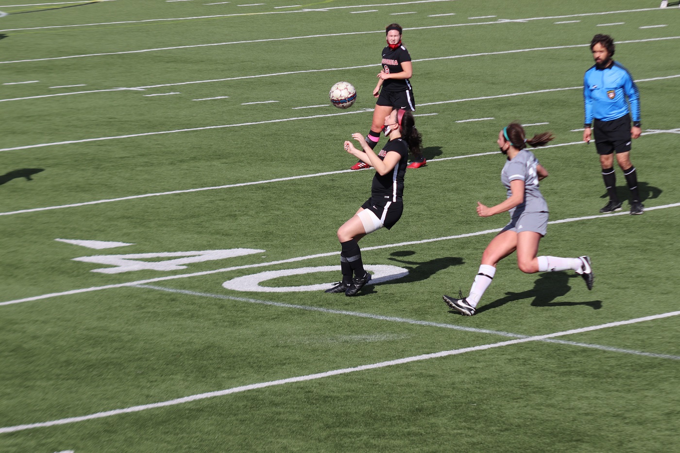 Women's soccer drops regular season finale to No. 18 Aquinas, 5-2