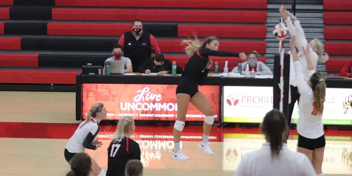 Volleyball drops WHAC opener to Indiana Tech, 3-1