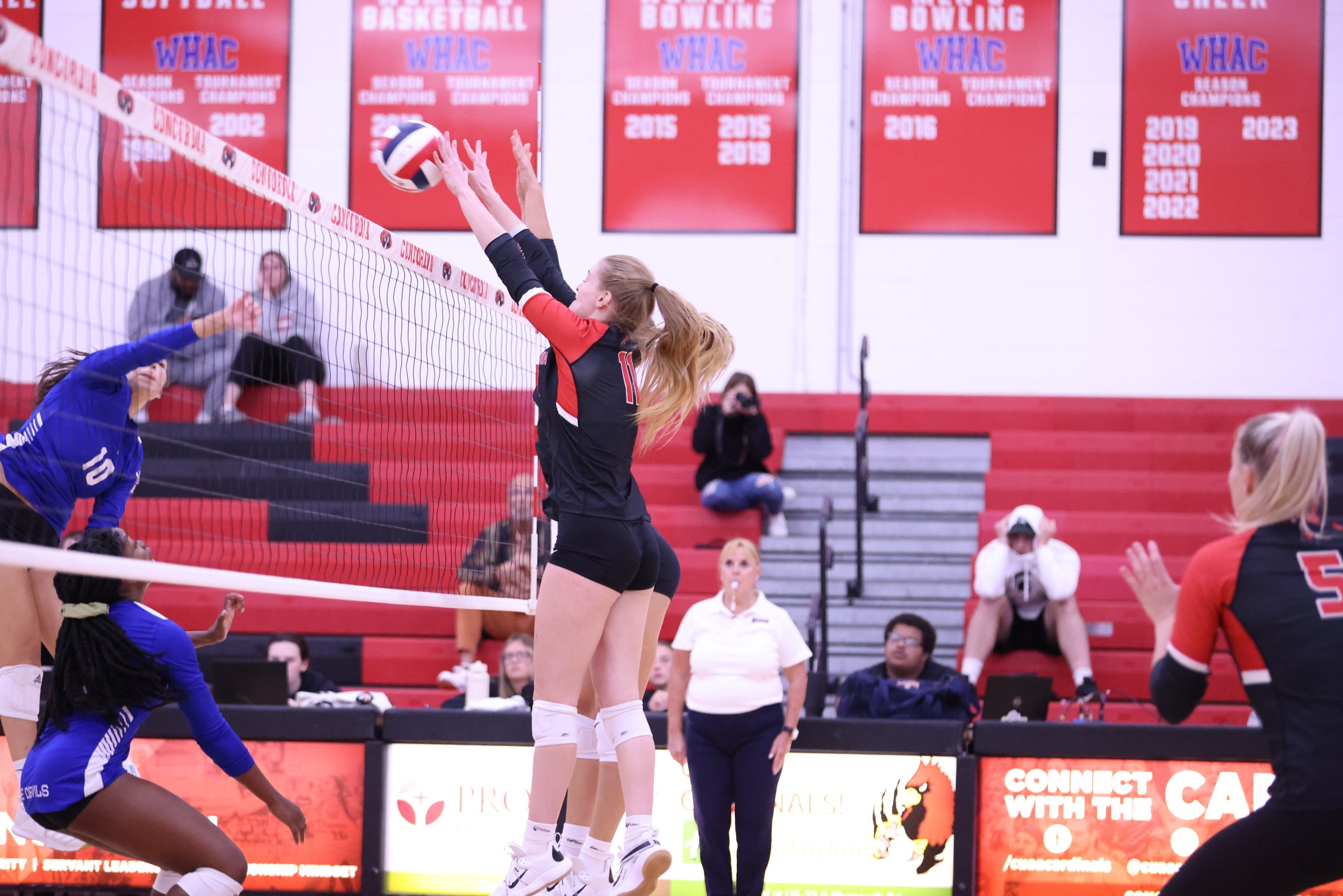 Volleyball falls in tight five-set match with UM-Dearborn