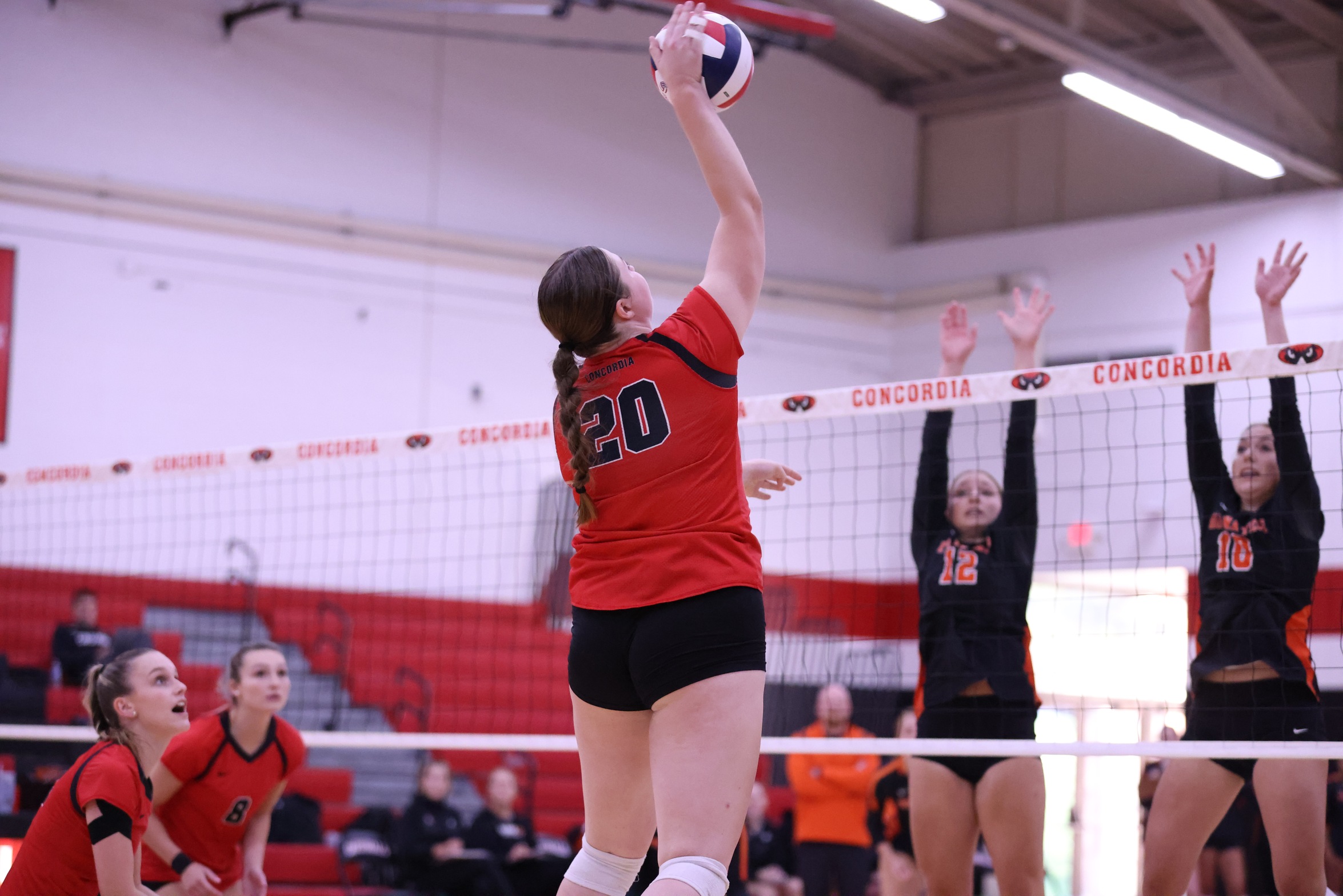 Volleyball falls to Aquinas in 4.